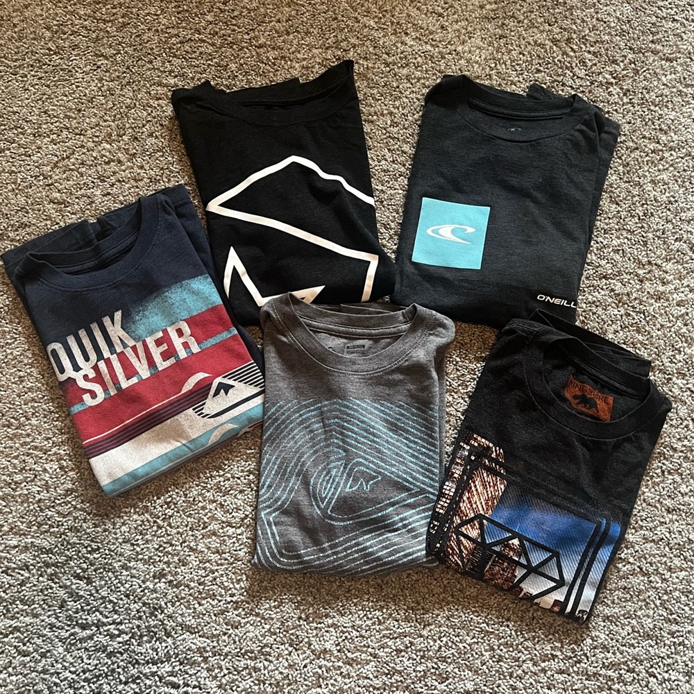 Bundle of 5 Kids' dark colored Graphic T-Shirt